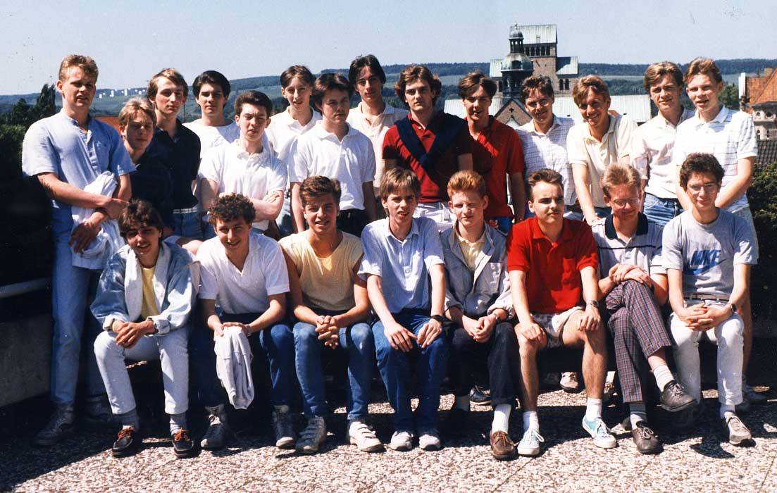 Klasse 11b auf dem Dachgarten des Kolleggebudes im Juni 1986